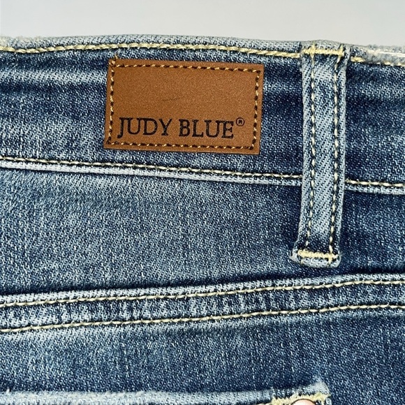 Judy Blue Relaxed Fit Size 7/28 - Picture 14 of 16